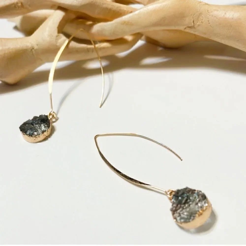 Blueโ
โ
stoneโ
dropย earringsโ
#31